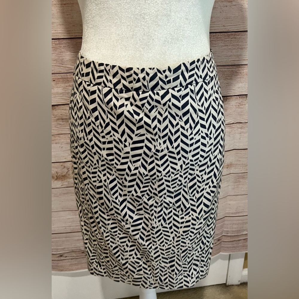 Ann Taylor Loft Womens Ivory Gray Geometric Pencil Skirt Sz 8 Zip EUC - Picture 2 of 6